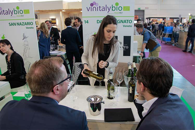 (Vinitaly sempre più business oriented Crescono i servizi per le imprese) (Vinitaly sempre più business oriented Crescono i servizi per le imprese)