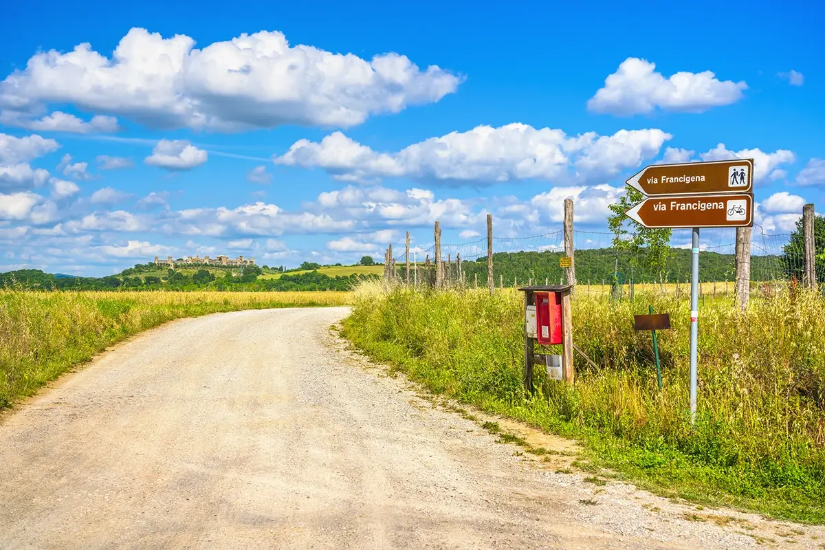 Via Francigena Via Francigena, un traino per il turismo: 60mila pellegrini in cammino ogni anno