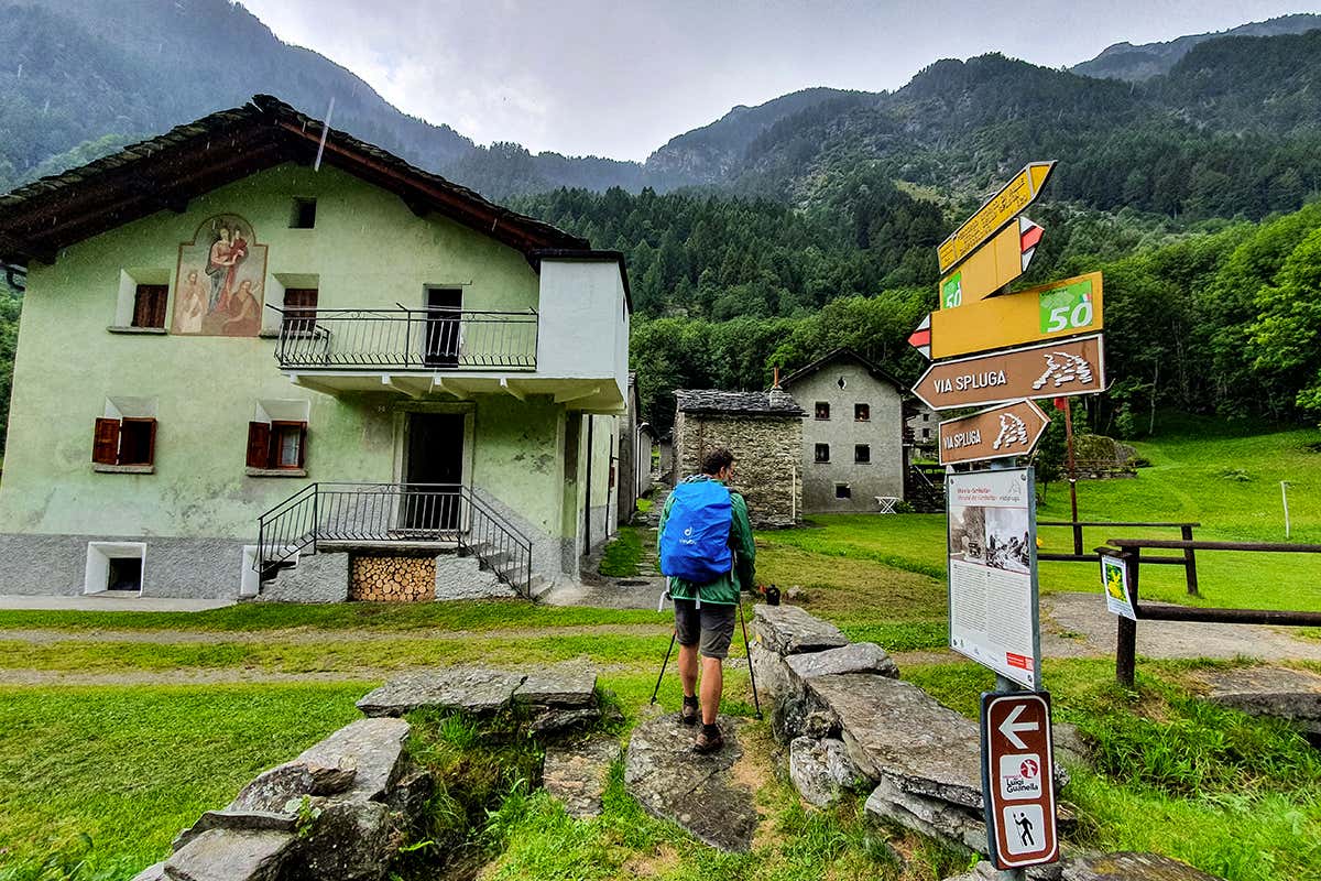 Lungo lo storico tracciato della Via Spluga, via di comunicazione romana e medievale oggi cuore dell'Ecomuseo