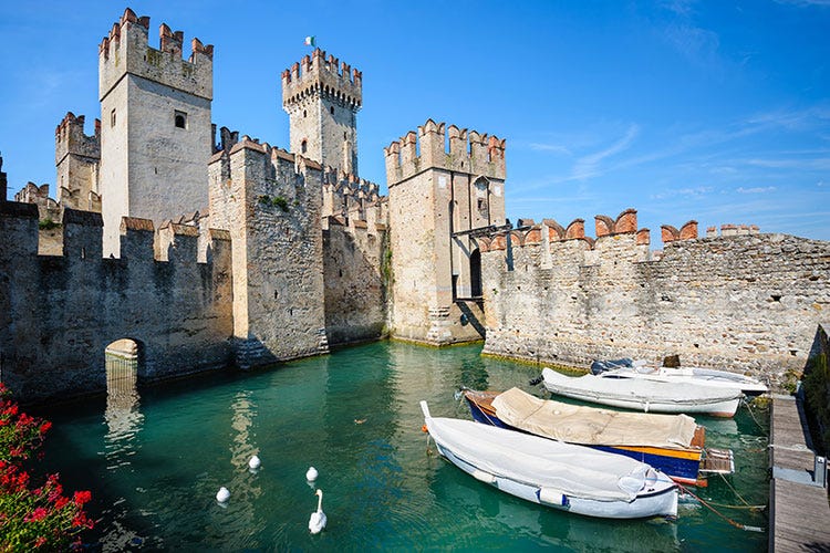 Castello di Sirmione (Lago di Garda) - Viaggiare con… la mente nei 20 castelli più belli d’Europa