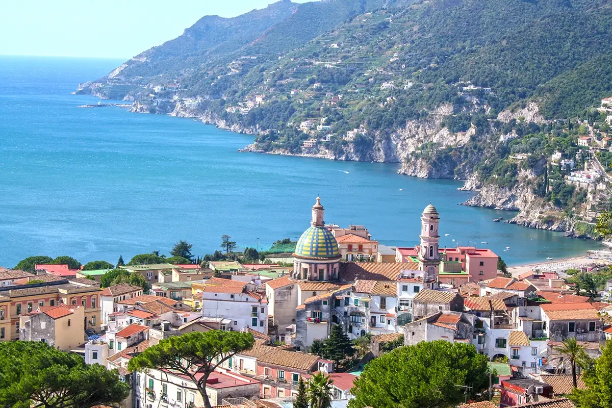 A pochi chilometri da Vietri sul Mare merita una visita la frazione di Albori Costiera amalfitana inedita. Ecco dove andare e cosa fare