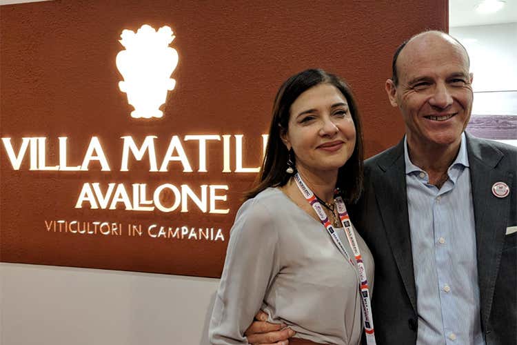 Maria Ida e Salvatore Avallone - Giri di vite Quando il vino è donna Maria Ida e Salvatore Avallone - Giri di vite Quando il vino è donna
