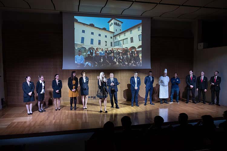 Lo staff di Grand Hotel Villa Torretta, con al centro Valeria Albertini e Guido Della Frera (Villa Torretta si rif&agrave; il trucco e apre al pubblico brandizzata Hilton)