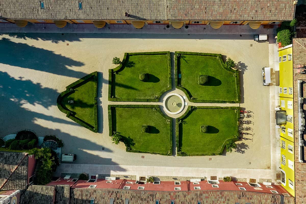 La magnifica entrata. Foto: Marco Rothacker  Villa Cordevigo: immersione totale nella natura del Garda con cucina stellata