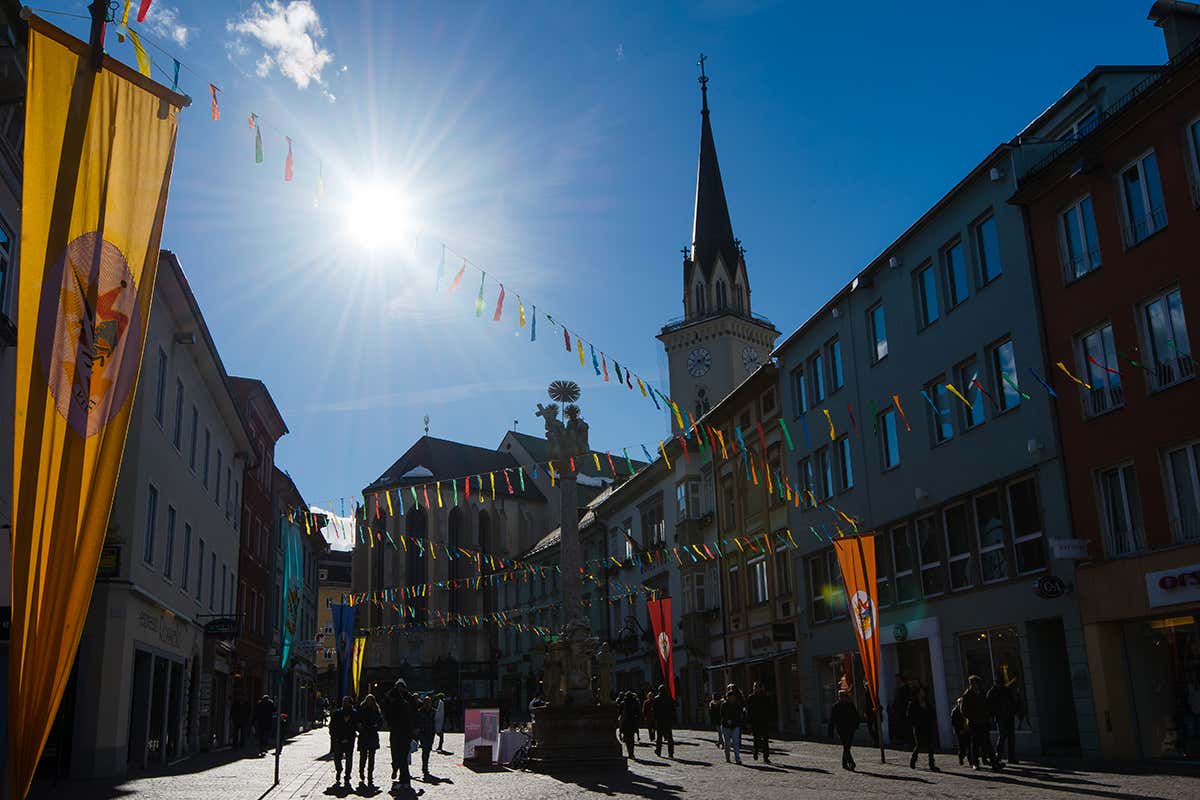 Villach pronta per il Carnevale. Foto: Michael Stabentheiner Carnevale a Villach, la città più “pazza” dell’Austria Villach pronta per il Carnevale. Foto: Michael Stabentheiner Carnevale a Villach, la città più “pazza” dell’Austria