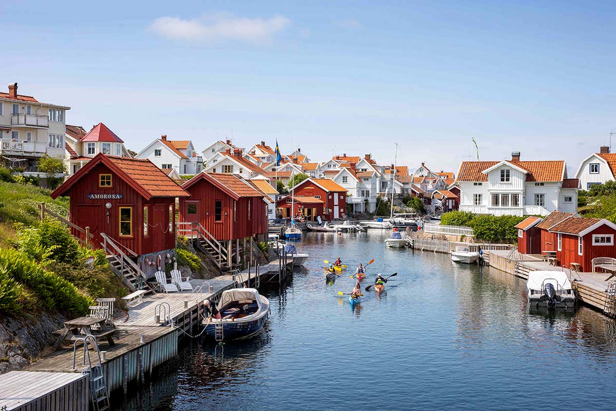 L'atmosfera vibrante dei borghi marinari: l'energia della costa occidentale che anima anche i grandi festival di Göteborg.