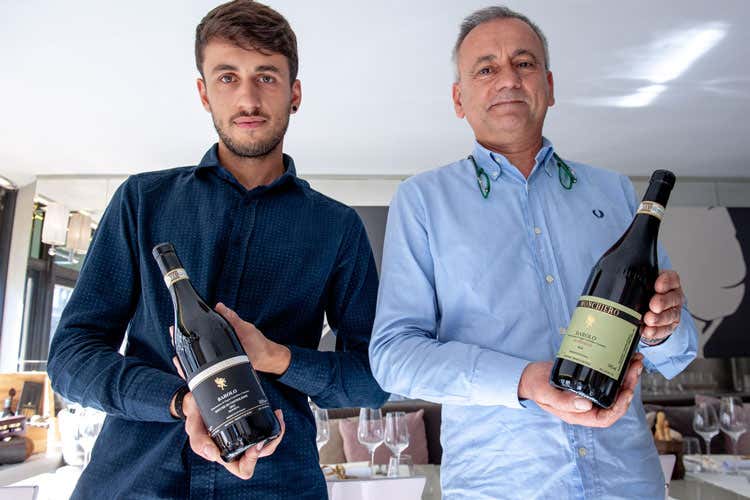 (Vini Monchiero Nelle bottiglie cent&rsquo;anni di storia)