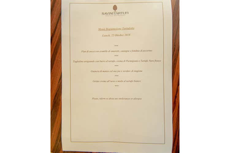 (Vini Monchiero Nelle bottiglie cent&rsquo;anni di storia)