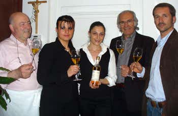 Da sinistra: Bruno Federico, Isabella Perego, Antonella Federico, Diego e Luca Pasini