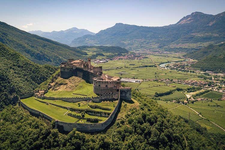 Vini e castelli in Vallagarina Al via il progetto Enotur Lab Vini e castelli in Vallagarina Al via il progetto Enotur Lab