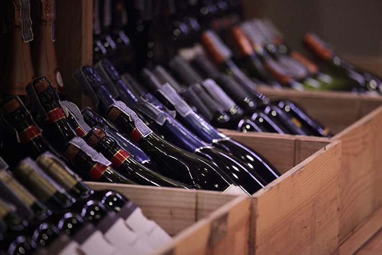 I vini naturali senza solfiti non sono “d’èlite”: in commercio ce ne sono moltissimi che hanno un costo del tutto accessibile - Vini senza solfiti Cosa c’è da sapere I vini naturali senza solfiti non sono “d’èlite”: in commercio ce ne sono moltissimi che hanno un costo del tutto accessibile - Vini senza solfiti Cosa c’è da sapere