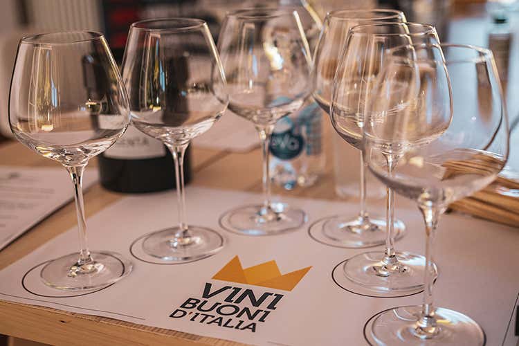 La nuova edizione della Guida Vinibuoni d'Italia - Guida Vinibuoni d’Italia edizione 2021 La nuova edizione della Guida Vinibuoni d'Italia - Guida Vinibuoni d’Italia edizione 2021