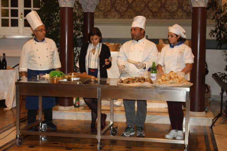 (Vinicibando, il salone nomade del gusto Quest'anno si parla di cibo sostenibile) (Vinicibando, il salone nomade del gusto Quest'anno si parla di cibo sostenibile)