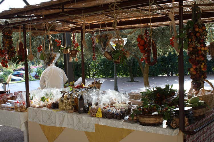 (Vinicibando, il salone nomade del gusto Quest'anno si parla di cibo sostenibile) (Vinicibando, il salone nomade del gusto Quest'anno si parla di cibo sostenibile)