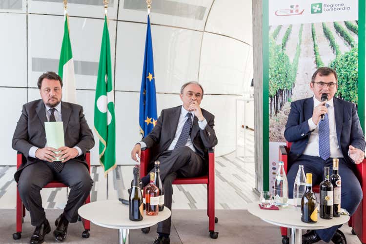Giovanni Fava, Gian Domenico Auricchio e Maurizio Danese - Vinitaly, nel padiglione Lombardia mille etichette da duecento aziende