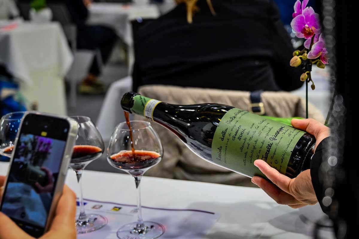 Per imporre una leadership all’estero occorre fare squadra, adottando uno stile e una narrazione condivisi Questo stile di Vinitaly piace. E le cantine sono tutte soddisfatte e fanno contratti