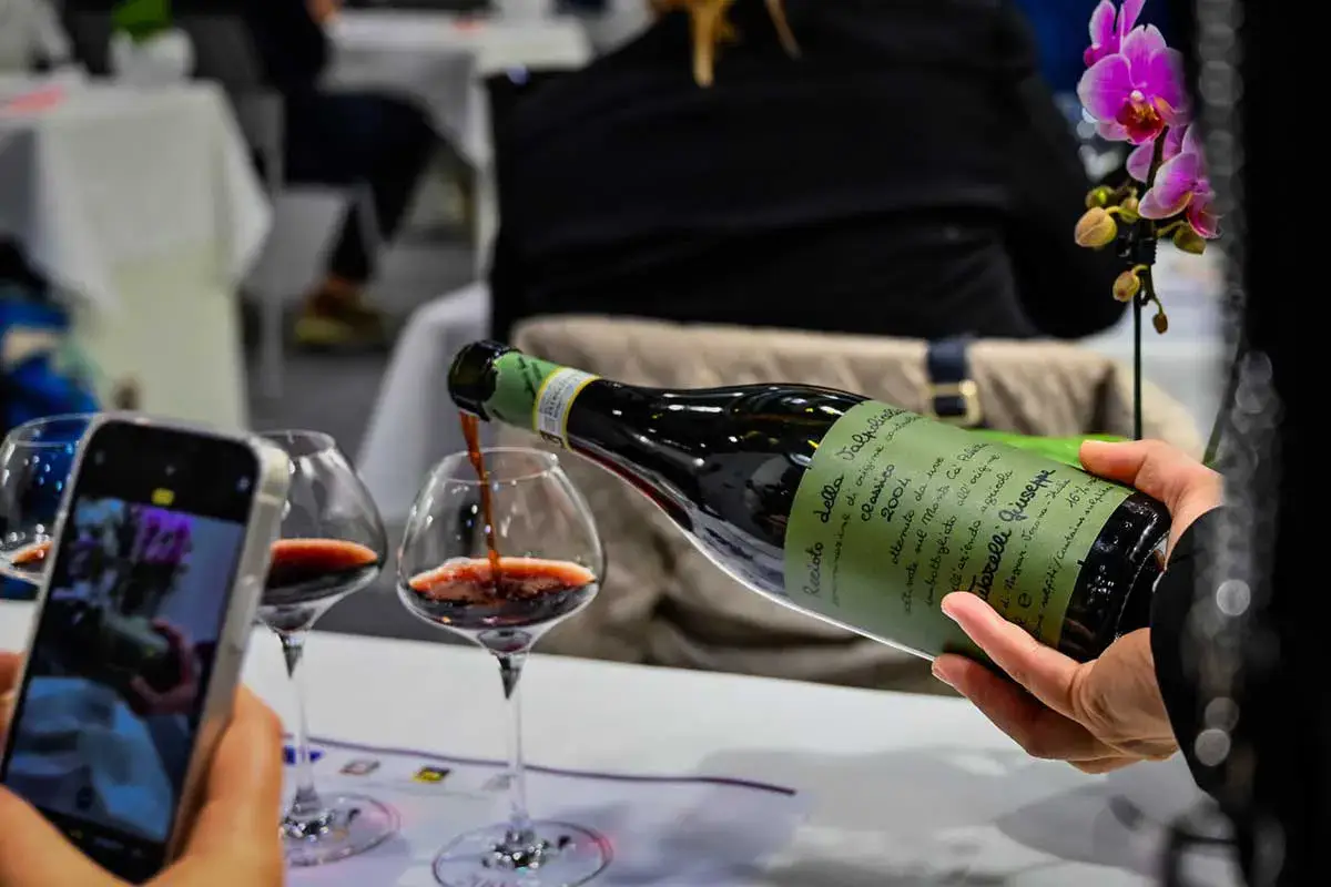 Per imporre una leadership all&rsquo;estero occorre fare squadra, adottando uno stile e una narrazione condivisi Questo stile di Vinitaly piace. E le cantine sono tutte soddisfatte e fanno contratti