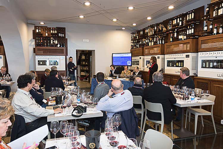 (Vino Nobile di Montepulciano 5 stelle per la vendemmia 2017) (Vino Nobile di Montepulciano 5 stelle per la vendemmia 2017)