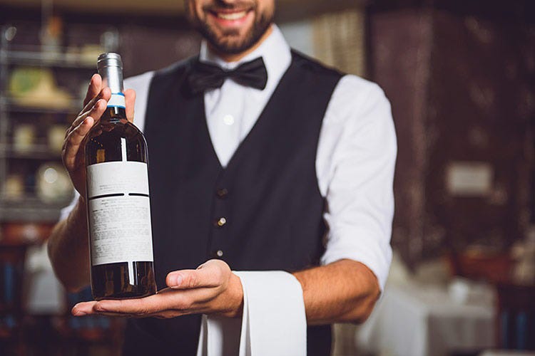 Il vino al tavolo non si vende più, servono nuove strategie - Vino acquistato in conto vendita Una soluzione per il ristoratore