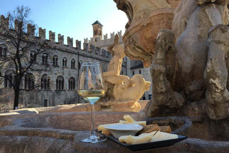 Vino, dimore storiche e cinema Una giornata alla scoperta di Trento