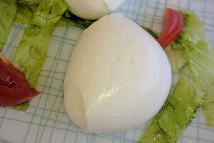 (Vino e mozzarelle in degustazione Vincente l'idea nuova dello Stuzzichino)