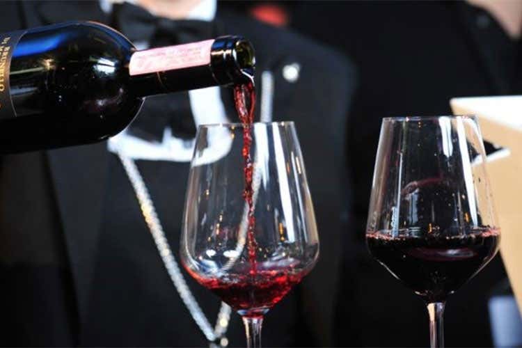 Vinòforum Class, tra degustazione e arte Oltre 30 cantine, 60 grandi etichette Vinòforum Class, tra degustazione e arte Oltre 30 cantine, 60 grandi etichette
