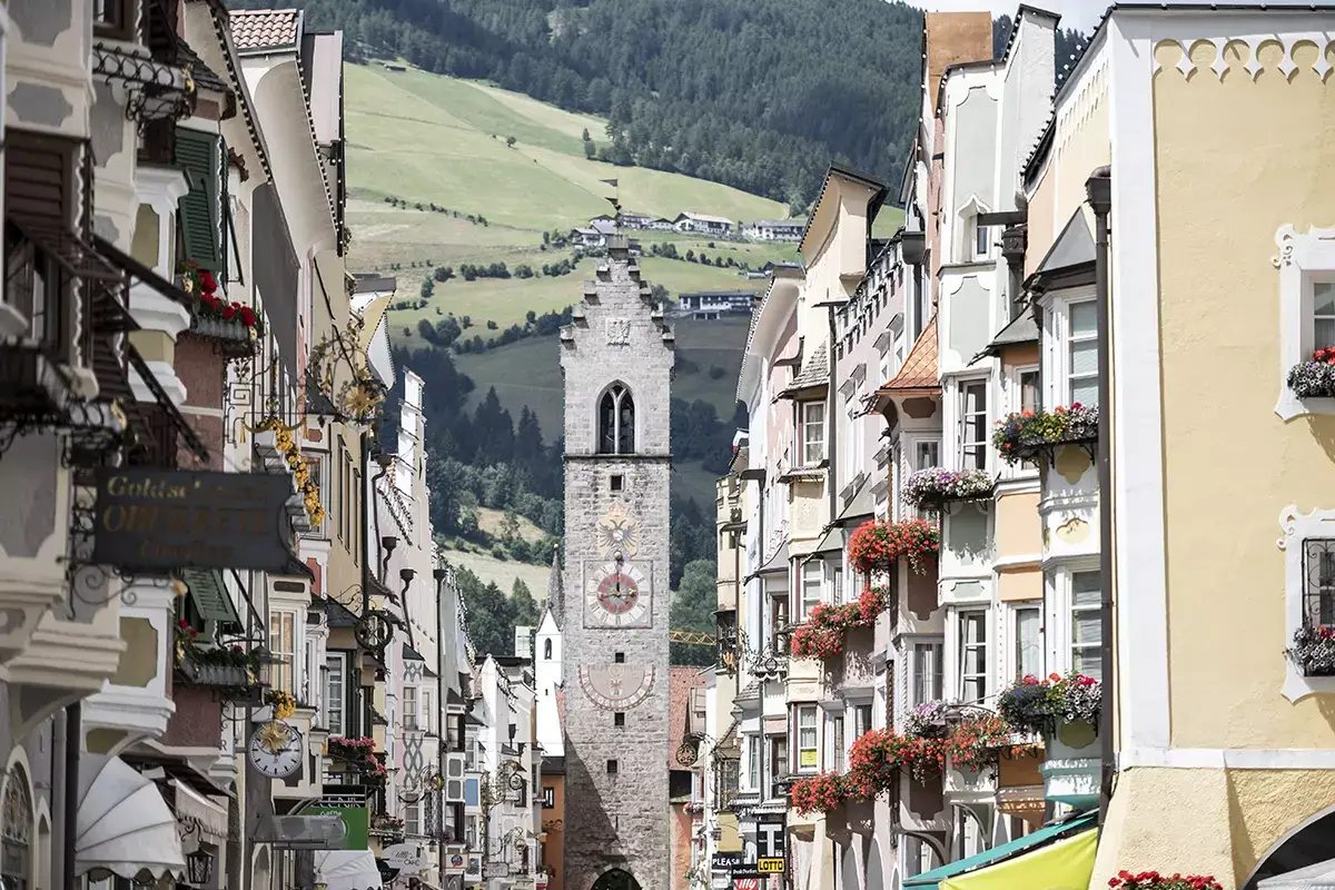 Vipiteno. Foto: IDM Alto Adige Alex Filz Vigneti, ghiacciai e citt&agrave; da cartolina: benvenuto in Valle Isarco