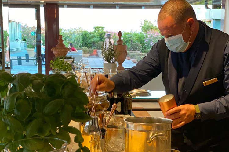 Drink da gustare in terrazza con affaccio sulla Citt&agrave; eterna - Vista 101, aperitivo in terrazza con affaccio sulla Citt&agrave; eterna