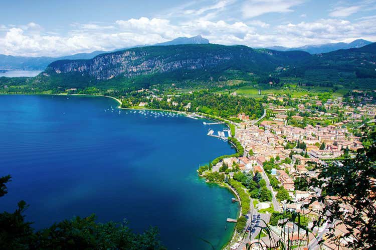 La sponda lombarda del lago di Garda - Garda, albergatori ottimisti: Da metà luglio aperti 8 su 10