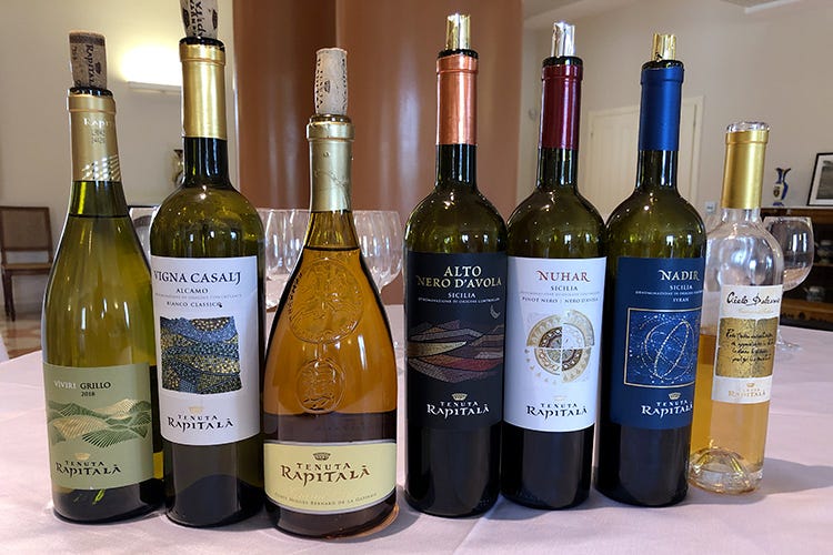 Degustando i vini di Tenuta Rapitalà (Vitigni siciliani e francesi convivono sulle colline di Rapitalà)