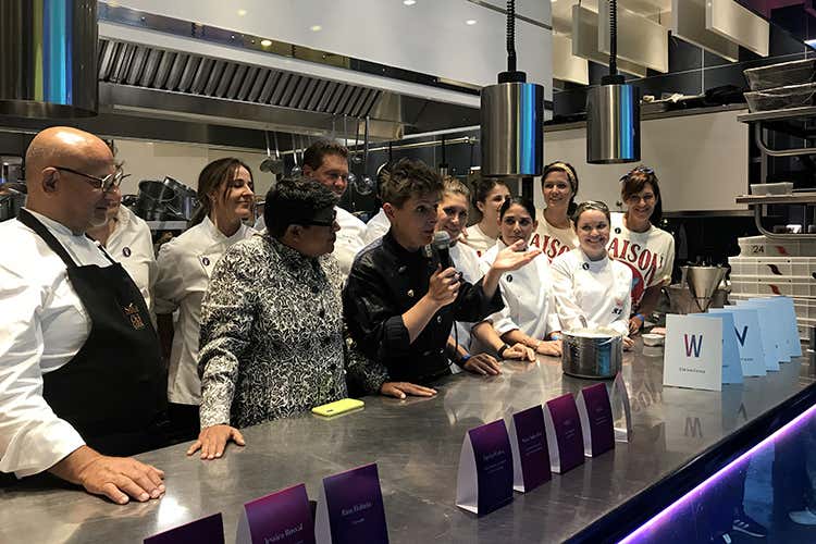 Viviana Varese e colleghi, insieme per l'inaugurazione (Viva, apertura hollywoodiana Parterre di cuochi-vip dalla Varese)