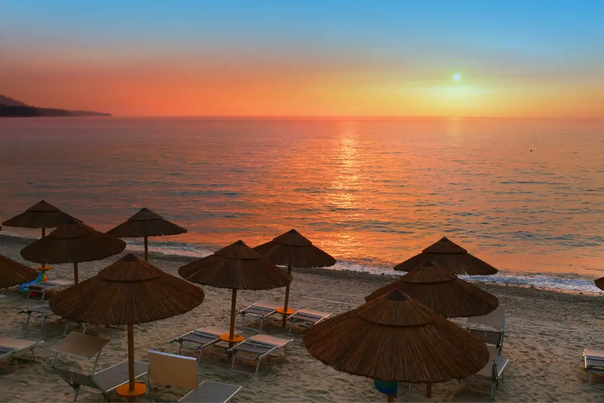 La spiaggia del VOI di Tropea&nbsp; VOI Hotels: ambiente, gusto e divertimento gli ingredienti della Vera Ospitalit&agrave; Italiana