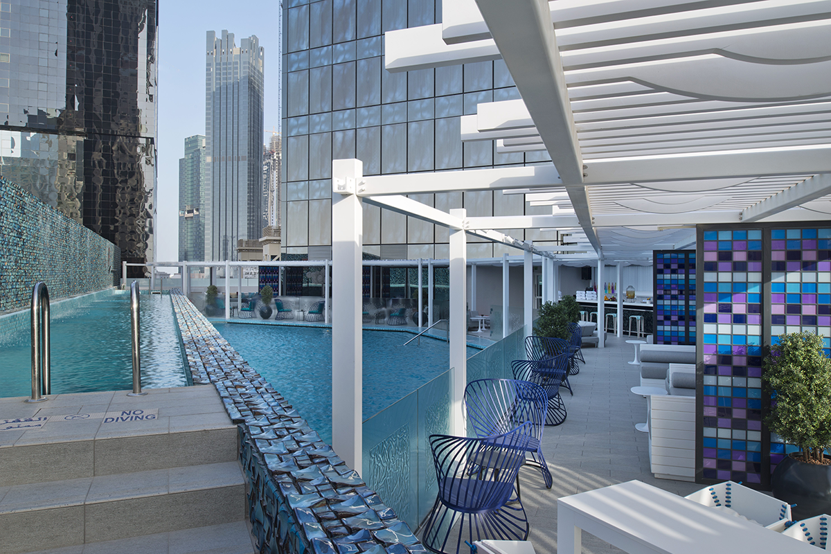 La piscina del W Doha  Qatar da scoprire: una vacanza tra natura tradizioni e divertimento