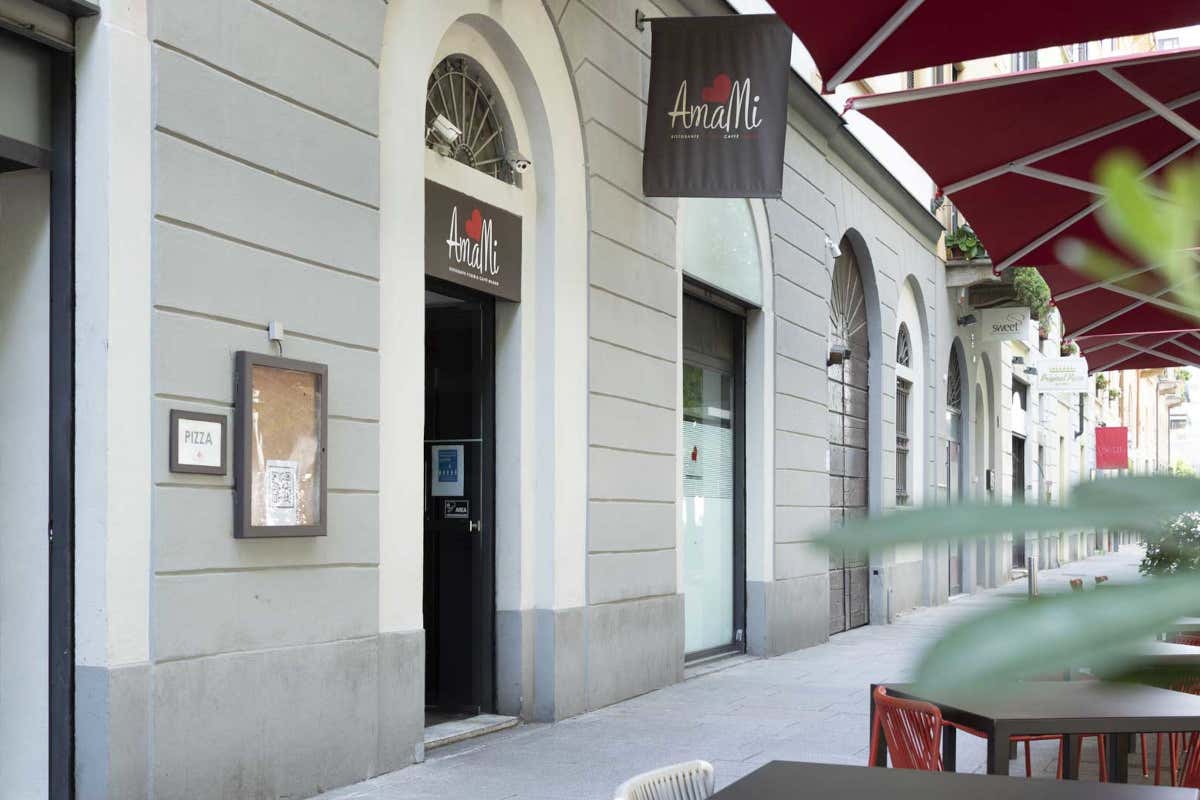 AmaMi guarda al cuore delle cose, tra pizza senza lievito e piatti regionali