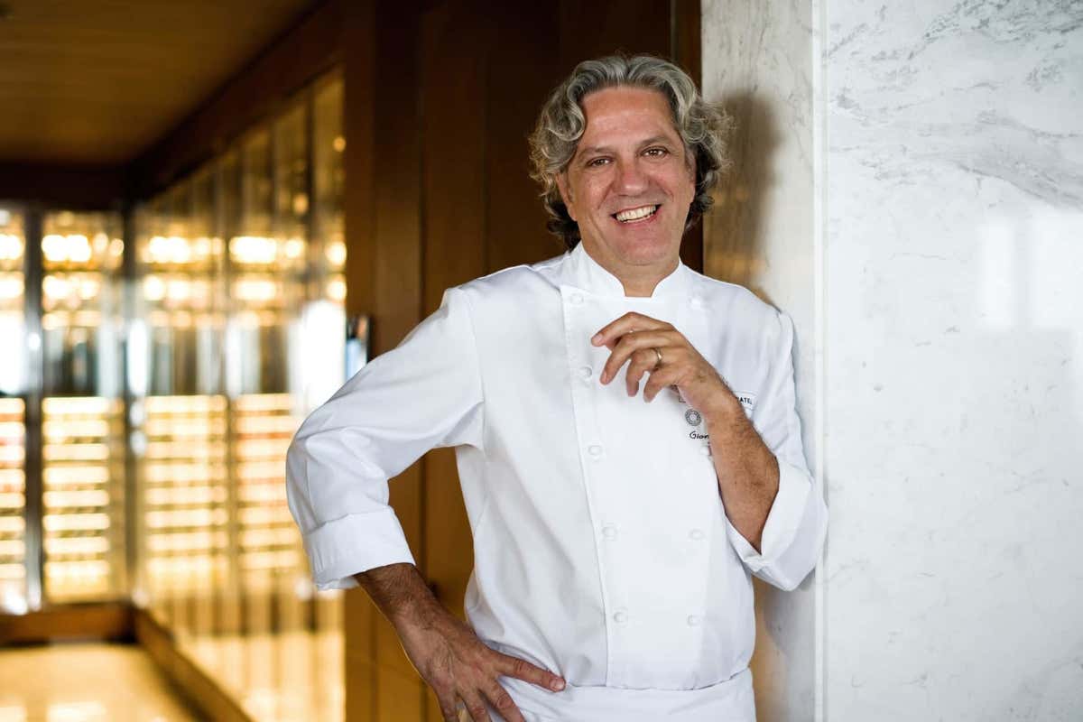 Giorgio Locatelli: «Basta compromessi, la mia cucina oggi è decrescita felice» Giorgio Locatelli: «Basta compromessi, la mia cucina oggi è decrescita felice»