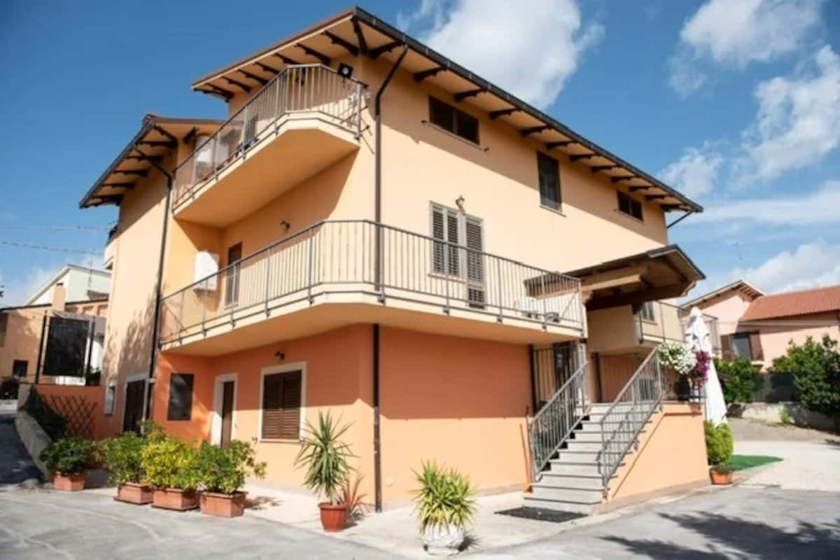 Dalla terra cruda al vino cotto: la doppia anima dell’Abruzzo rurale Dalla terra cruda al vino cotto: la doppia anima dell’Abruzzo rurale