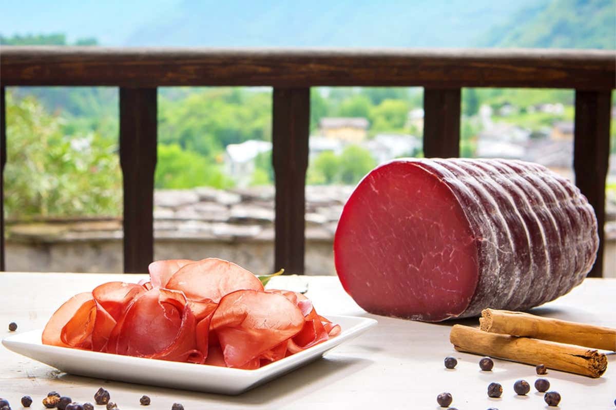 Bresaola Igp: meno prodotto ma più valore sul mercato Bresaola della Valtellina Igp produzione in calo ma cresce il valore al consumo