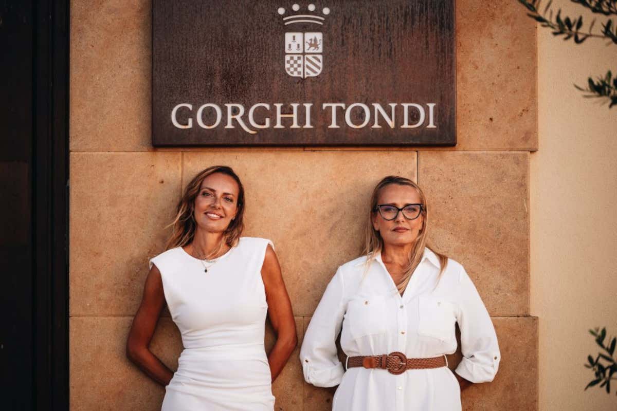 Da sinistra: Clara e Annamaria Sala, titolari di  Tenuta Gorghi Tondi