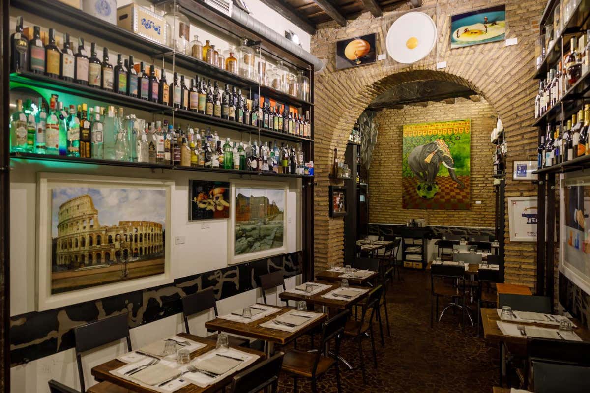 L'interno di Roscioli Salumeria