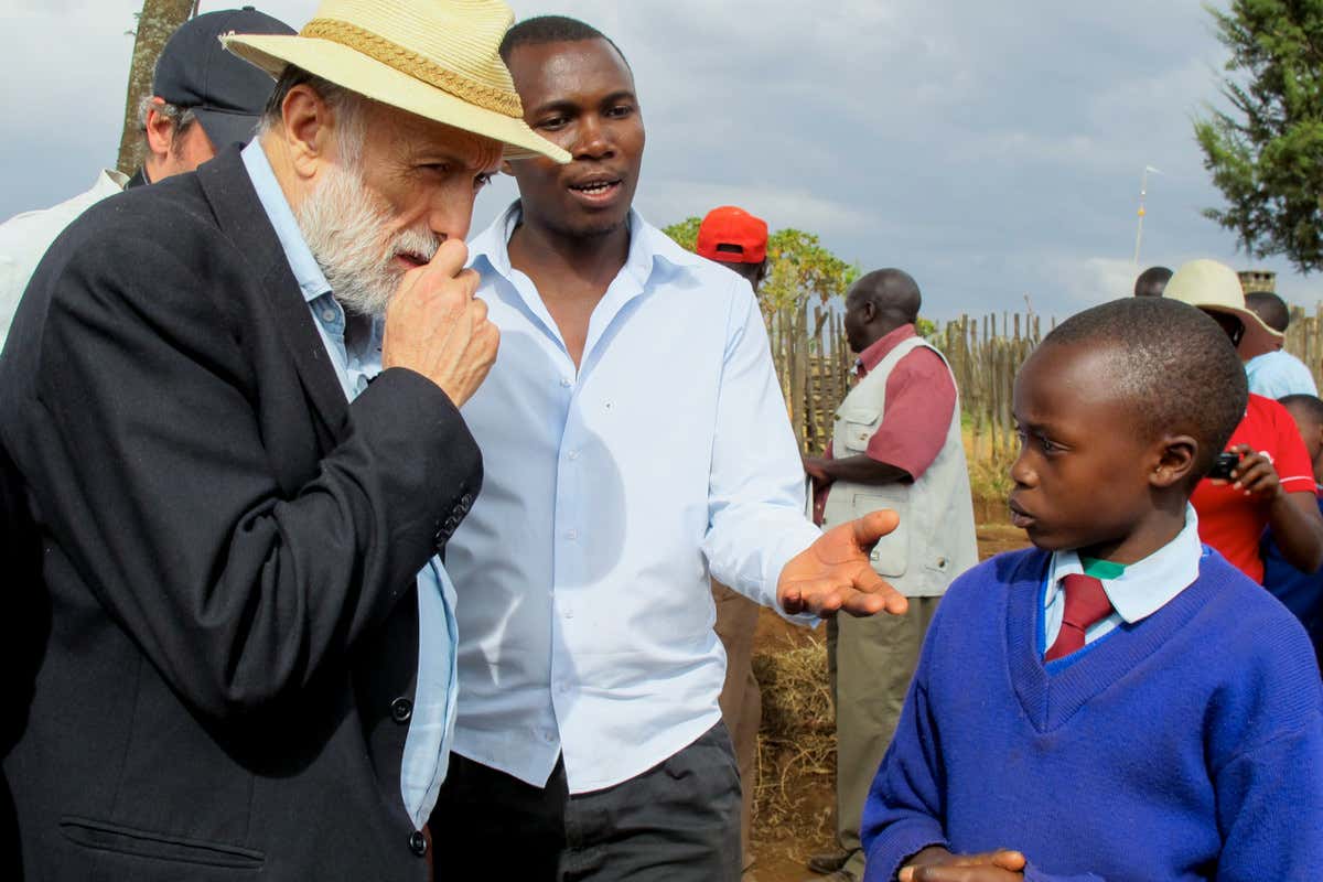 Lutto nel mondo enogastronomico: addio a Carlo Petrini, fondatore di Slow Food Lutto nel mondo enogastronomico: addio a Carlo Petrini, fondatore di Slow Food