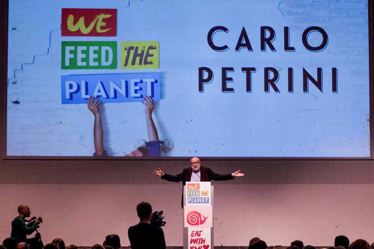La leva di Petrini consegnata alla storia del cibo politico e della terra che resiste La leva di Petrini consegnata alla storia del cibo politico e della terra che resiste