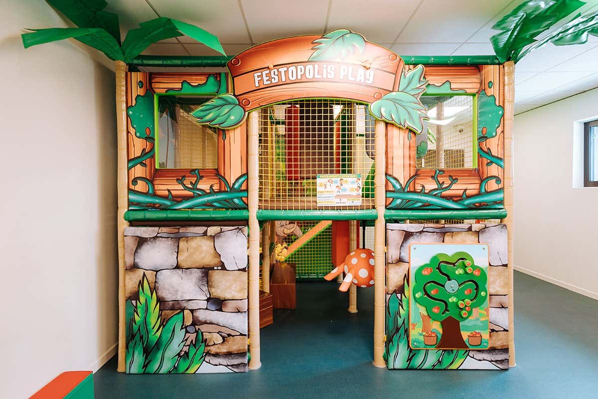 Valtur Cervinia Cristallo Ski Resort: la lobby - Valtur Cervinia Cristallo Ski Resort: la zona dedicata ai bambini