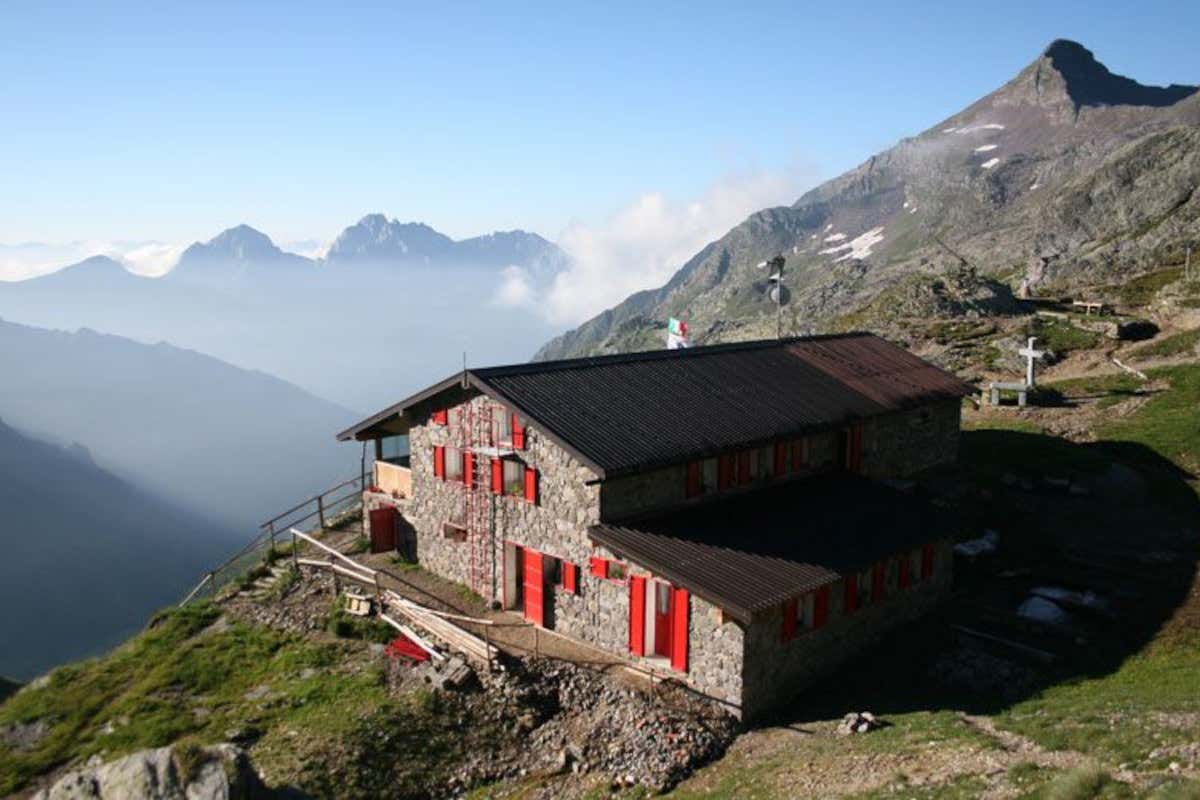 Montagna presa d’assalto per il caldo: rifugi pieni nei fine settimana in Lombardia