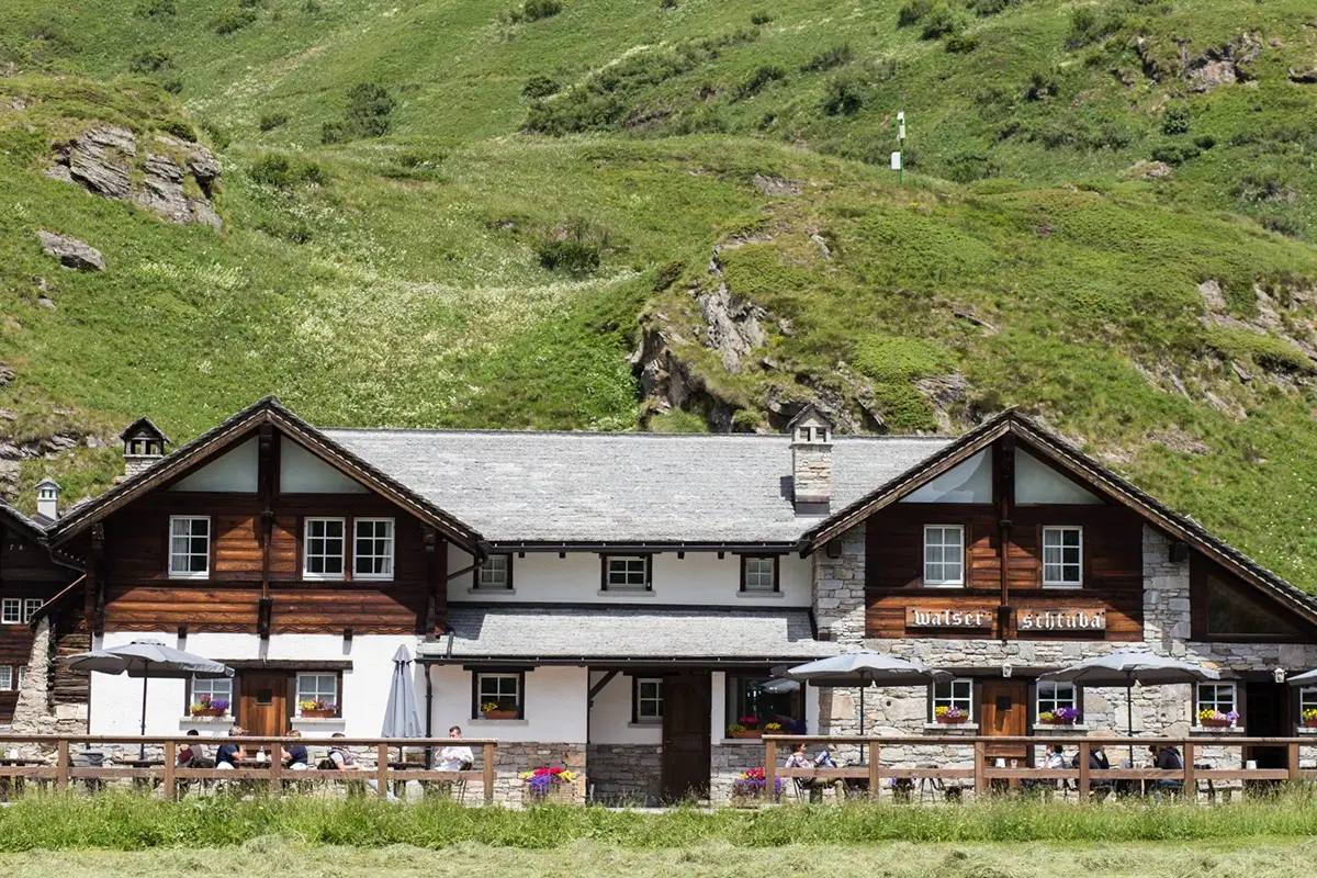 Walser Schtuba Sulle Alpi c&rsquo;&egrave; di pi&ugrave;: alla scoperta della ruvida e signorile Val Formazza