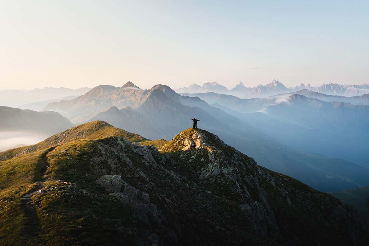 Le creste panoramiche della Val Casies, raggiungibili direttamente dall'hotel attraverso percorsi di trekking d'alta quota che spaziano dalle Dolomiti ai crinali alpini