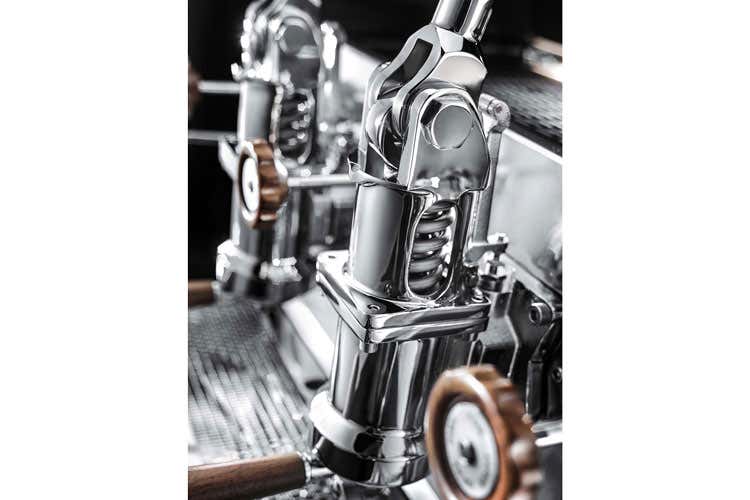 Wega vola a Tokyo per Scaj In vetrina Vela Vintage e Polaris