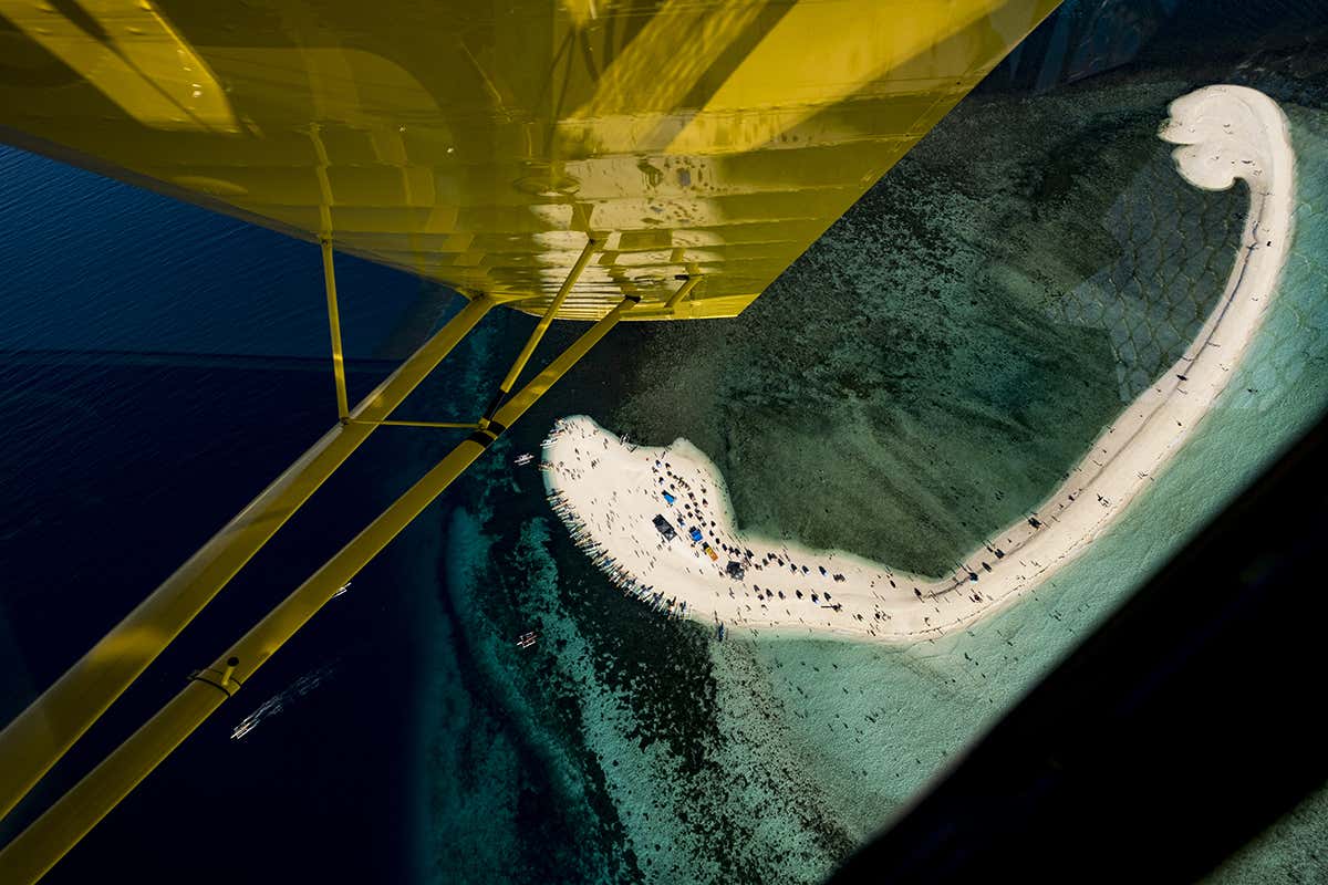 White Beach. Foto: Rommel Bundalian Inedite Filippine: ecco le 6 spiagge più belle e nascoste