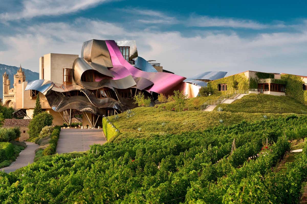 Hotel Marques de Riscal Autunno tra le vigne: le tenute più belle per un weekend di charme e brindisi