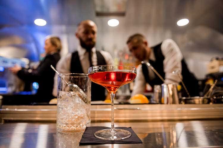 (Yard Restaurant a Verona Un giro nelle cucine di tutto il mondo) (Yard Restaurant a Verona Un giro nelle cucine di tutto il mondo)