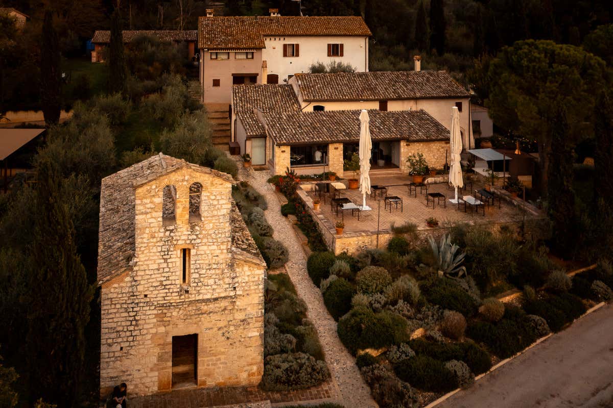 Da chiesa francescana a tempio del tartufo: la nuova vita di San Pietro a Pettine Da chiesa francescana a tempio del tartufo: la nuova vita di San Pietro a Pettine